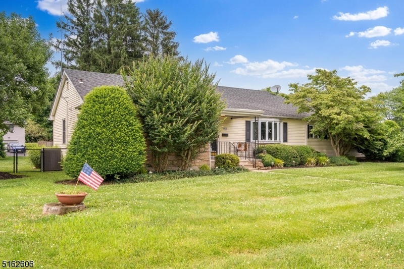 935 W Central Ave, Phillipsburg, NJ 08865 - photo 1