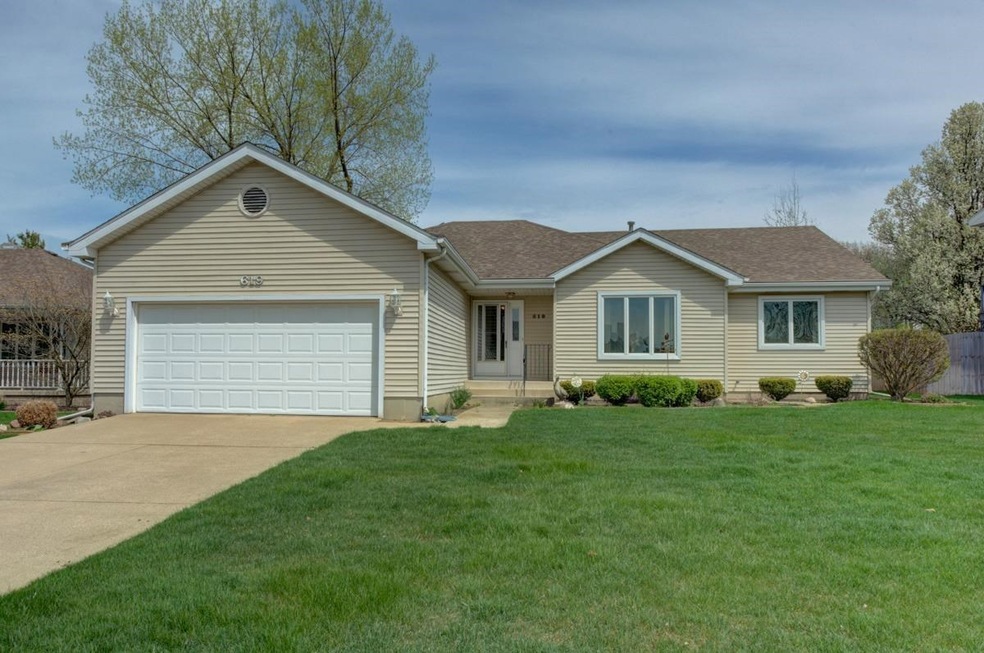 619 N Wren Ln, Griffith, IN 46319 - photo 1