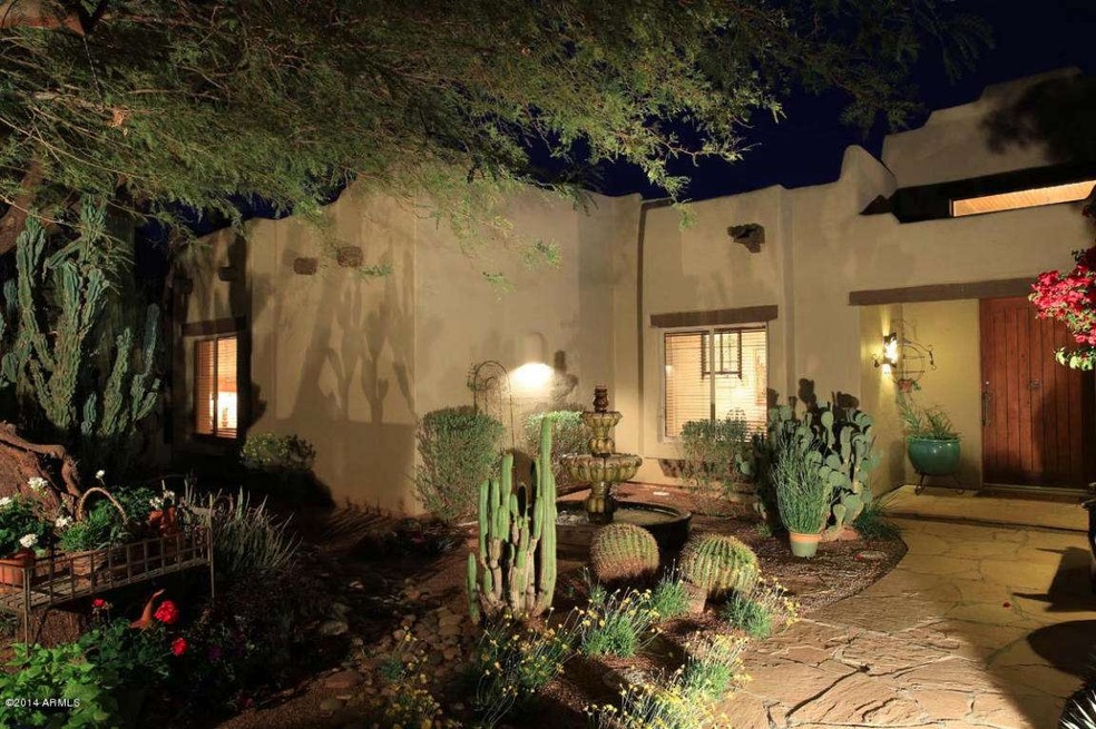 Night-Courtyard-Entry