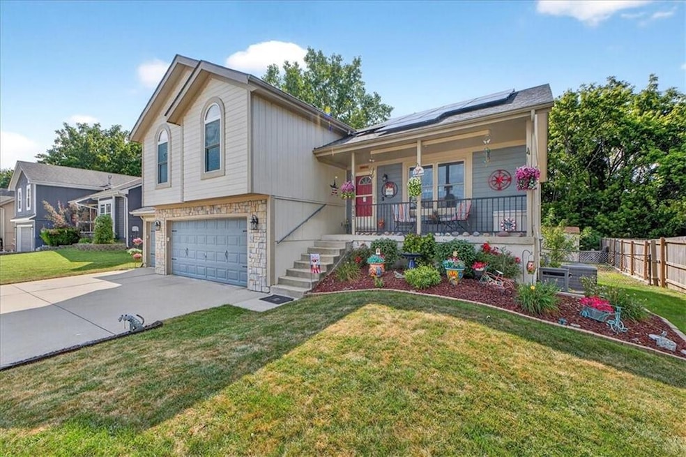 224 S Huntsman Blvd, Raymore, MO 64083 - photo 1