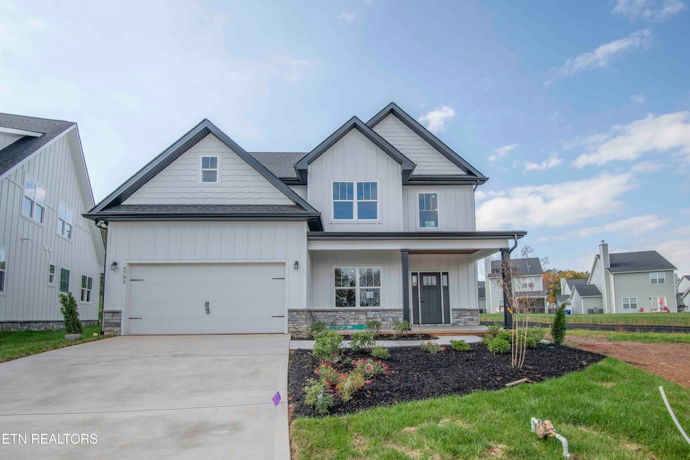 Pending $564,900 • Co-Listing Agent