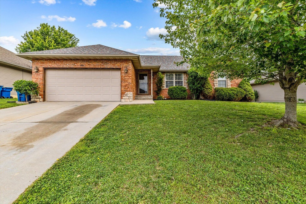 881 W Pembrook Ave, Nixa, MO 65714 - photo 1