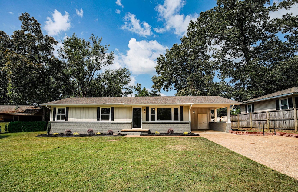 1625 Edgemont Dr, Florence, AL 35630 - photo 1