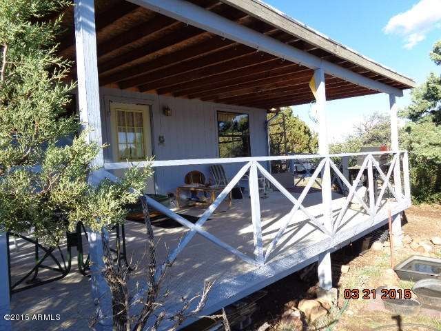 covered porch.JPG