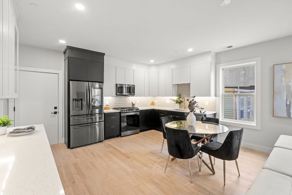 214 Havre St unit 5, Boston, MA 02128 - photo 1