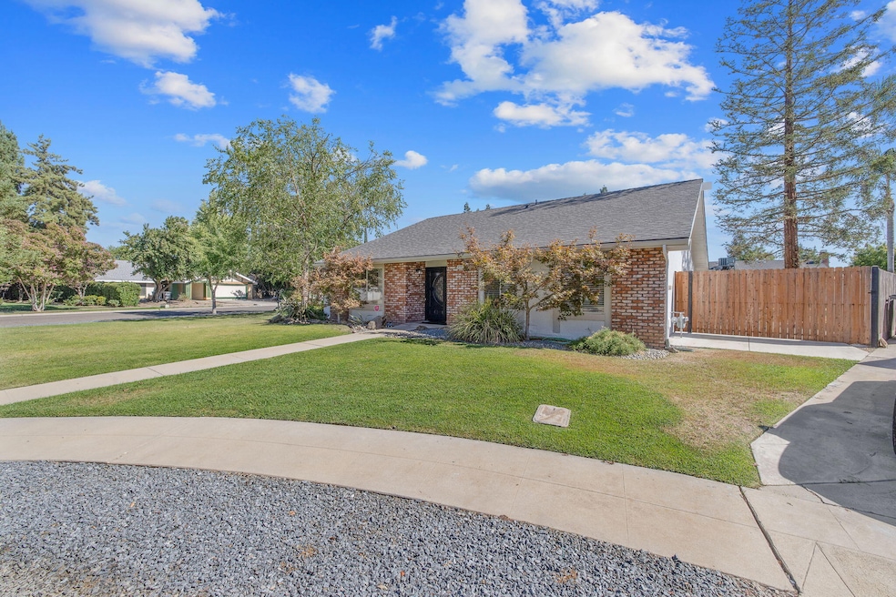 6593 N Winery Ave, Fresno, CA 93710 - photo 1