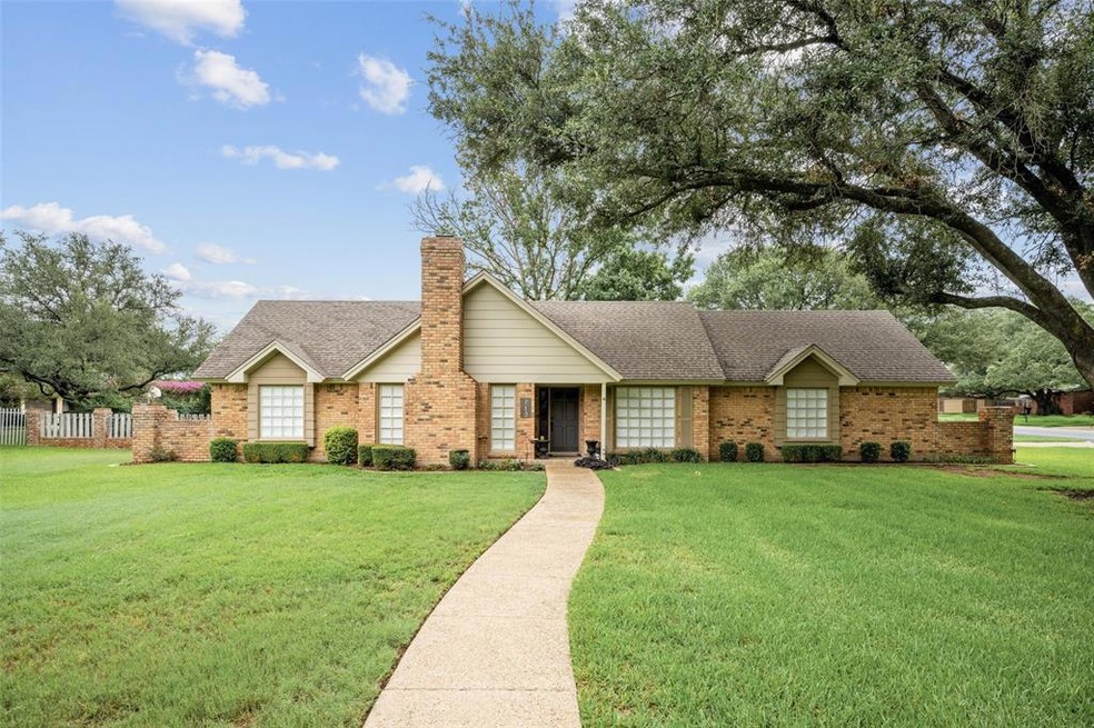 719 Stonelake Dr, Cleburne, TX 76033 - photo 1