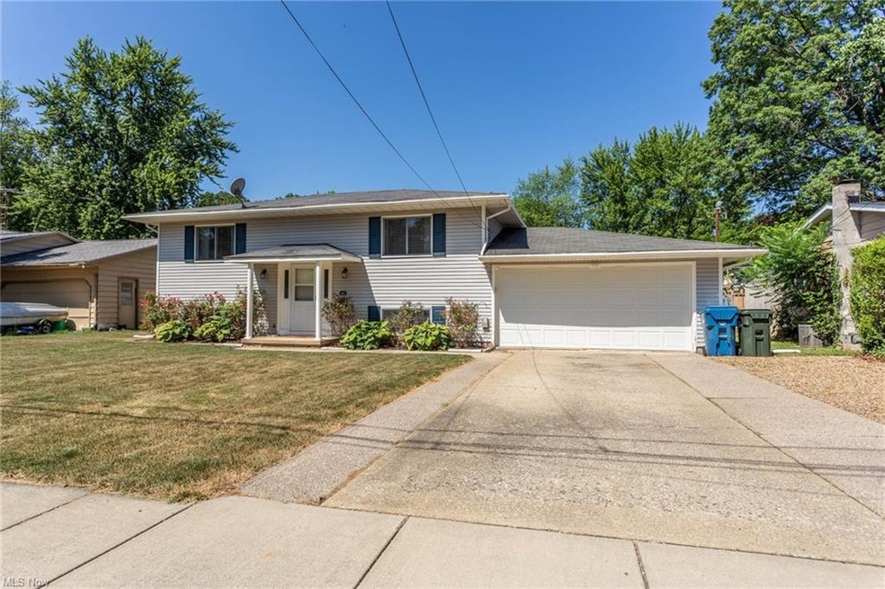 816 Hollywood Ave, Sheffield Lake, OH 44054 - photo 1