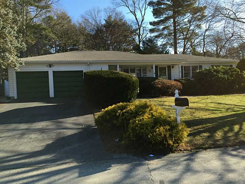 35 Roger Williams Dr, Greenville, RI 02828 - photo 1