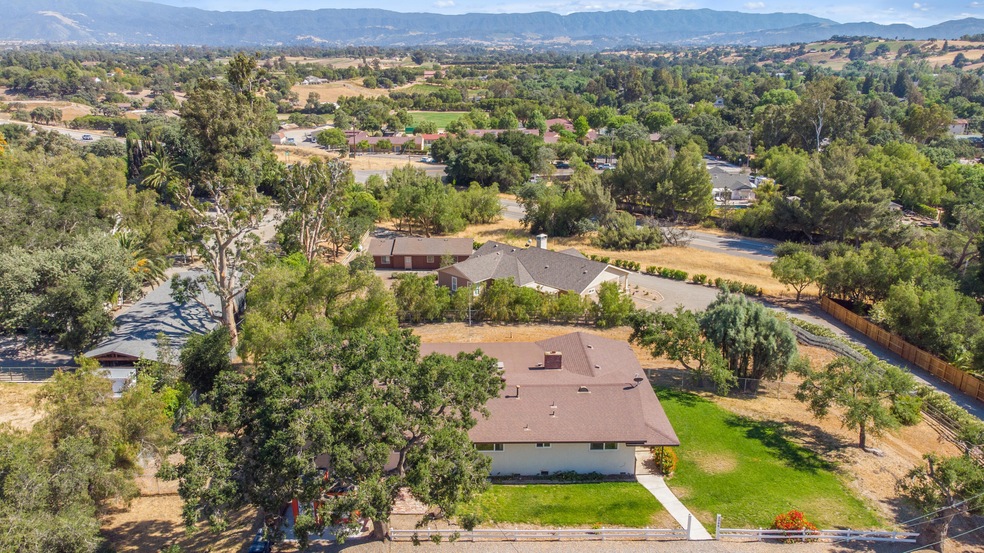 2566 Railway Ave-22