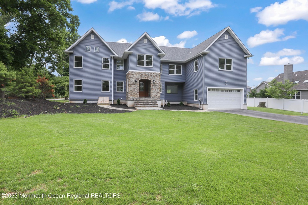 Sold $1,085,000 • Co-Listing Agent