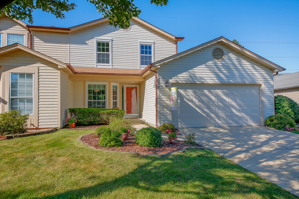 1609 Estate Cir, Naperville, IL 60565 - photo 1