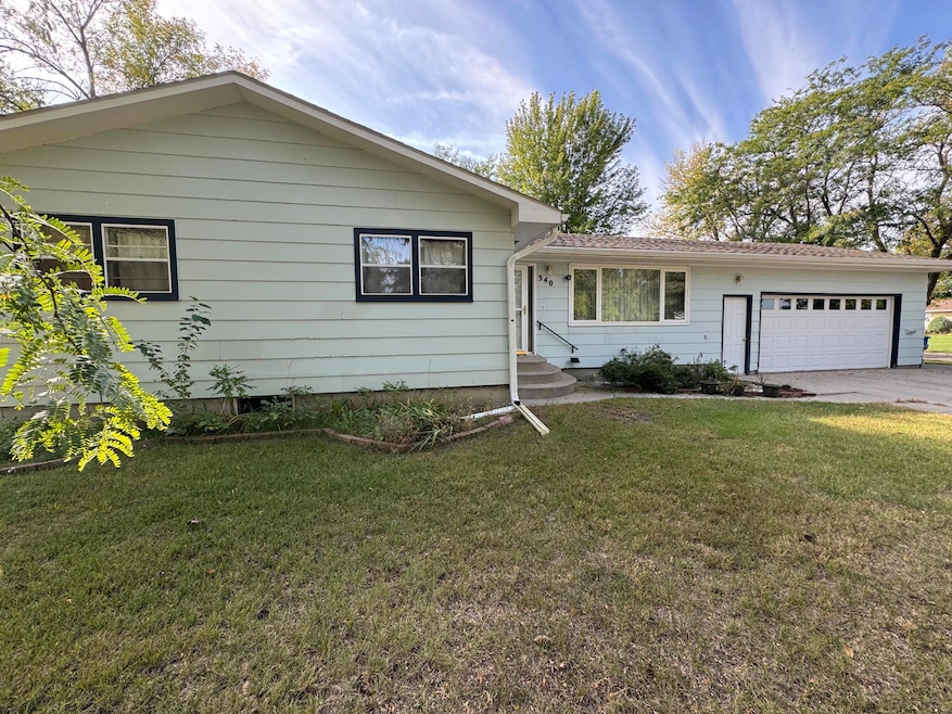 540 18th St SW, Huron, SD 57350 - photo 1