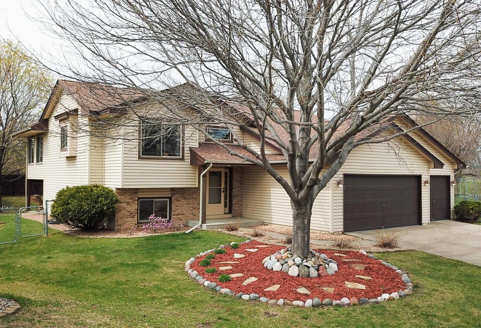 Beautiful well maintained home on parklike yard!