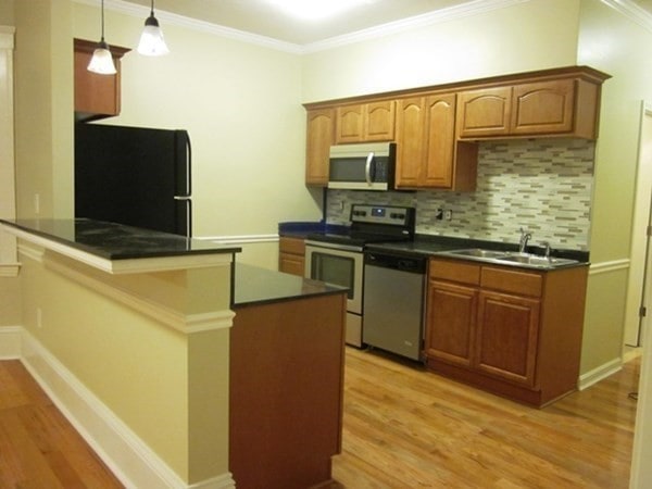 37 Sherburne Ave unit 3, Worcester, MA 01606 - photo 1