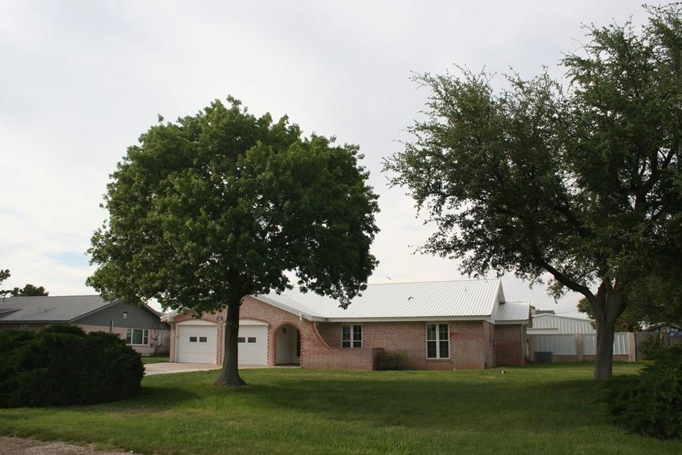 832 Oxford Dr, Odessa, TX 79764 - photo 1