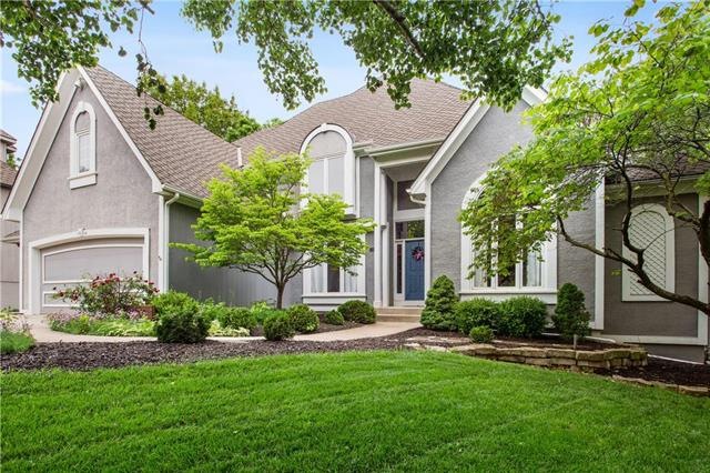 Beautifully landscaped front yard!