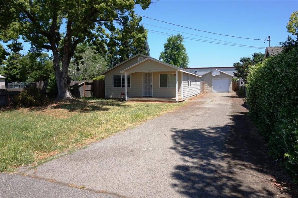 201 Ash Ave, Oakdale, CA 95361 - photo 1