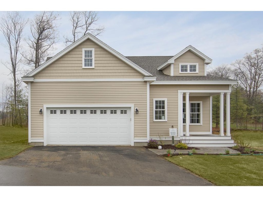 75 Crown Pointe Cir, MerriMacK, NH 03054 - photo 1