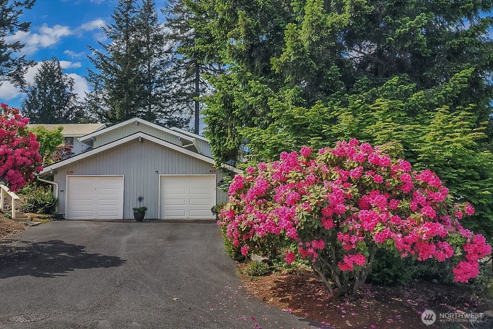 100-1 Highland Greens, on the right-hand side of the building, is beautifully updated and maintained. There is direct access into the condo from the garage into this one-level, golf course view condo.