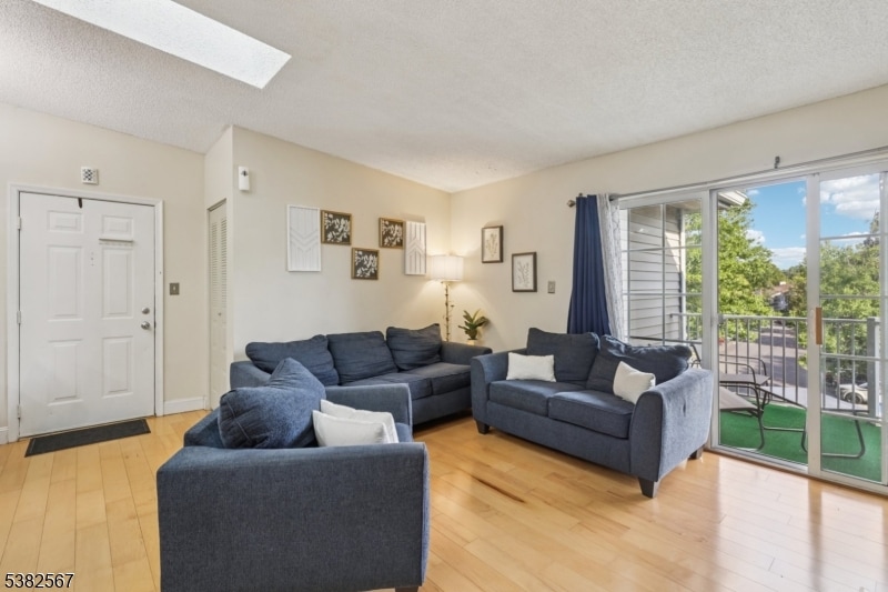 89 Lindsey Ct unit 4021, Franklin Park, NJ 08823 - photo 1