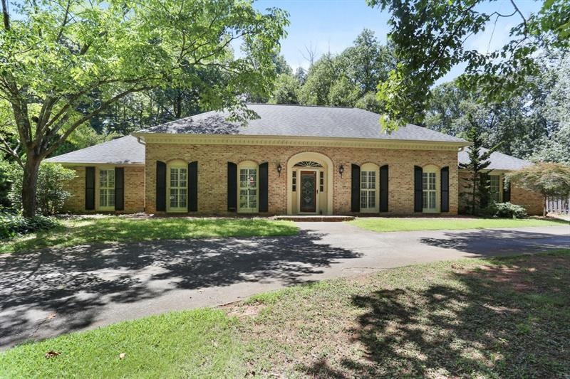 11230 Hembree Springs Dr, Roswell, GA 30076 - photo 1