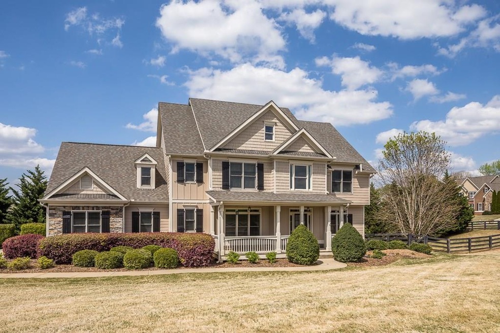 This 5 bedroom, 4 bath move-in ready house sits on