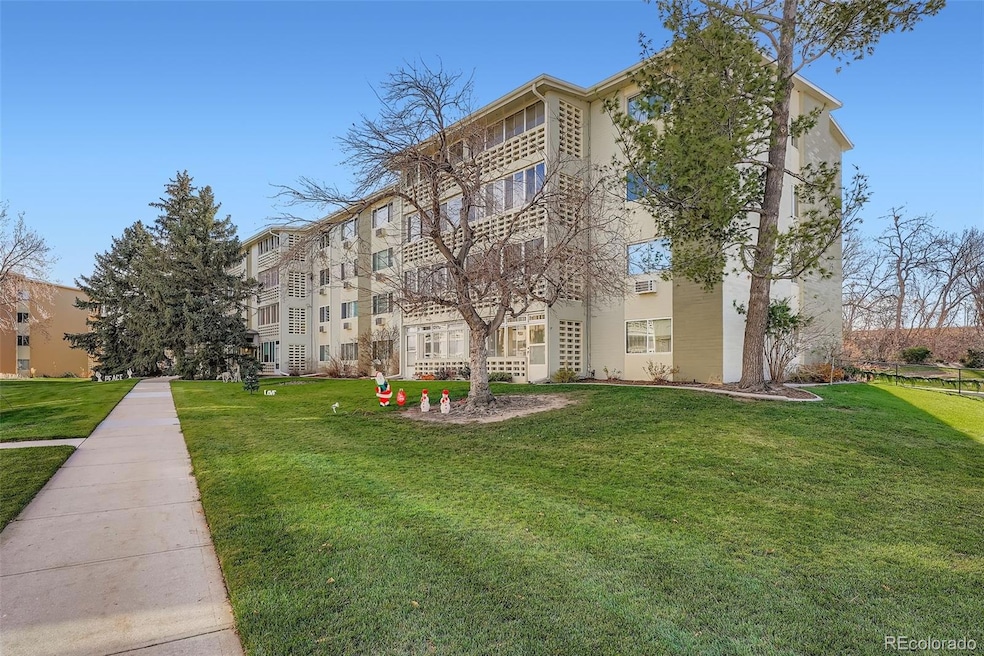 705 S Alton Way unit 5C, Denver, CO 80247 - photo 1