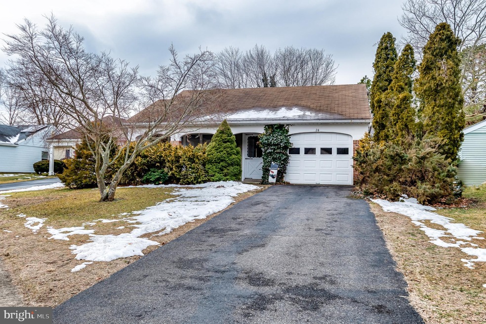 24 Maidstone Place, Southampton, NJ 08088 - photo 1