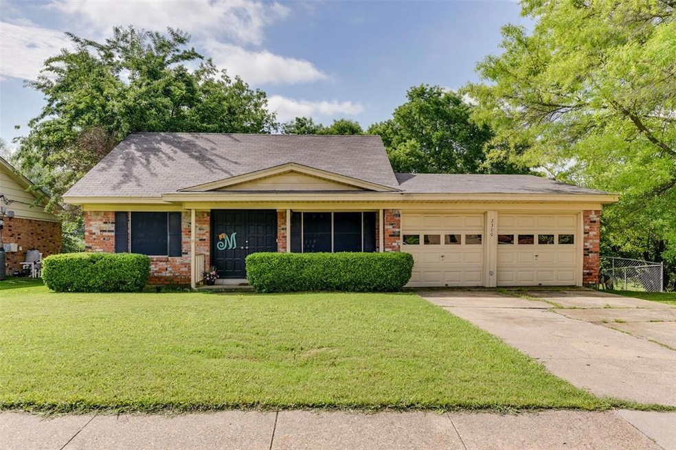 2300 Woodlawn Dr, Ennis, TX 75119 - photo 1