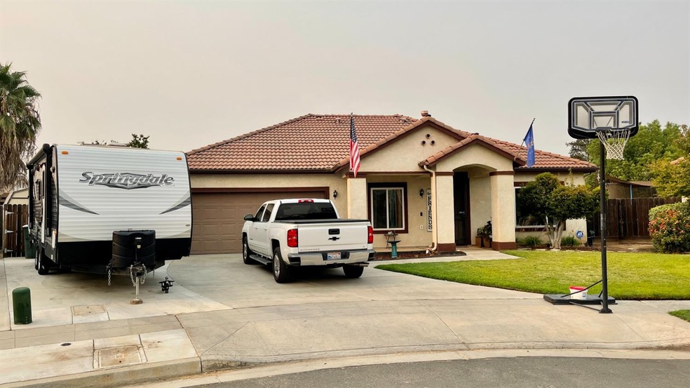 3070 N Millard Ave, Fresno, CA 93727 - photo 1