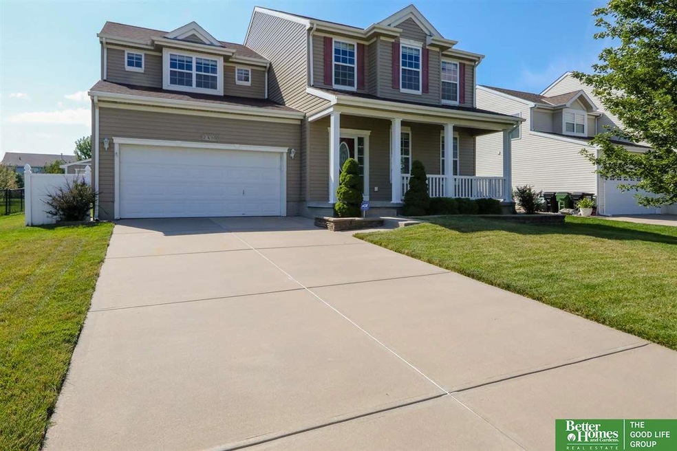2410 Ridgeview Dr, Papillion, NE 68046 - photo 1