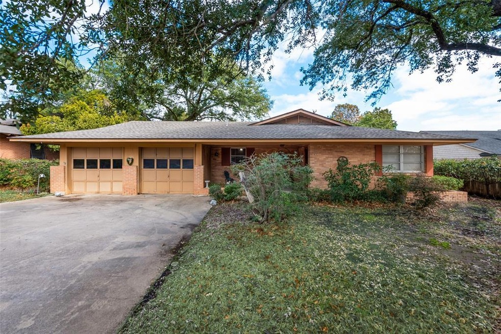 1100 Sunset Dr, Ennis, TX 75119 - photo 1