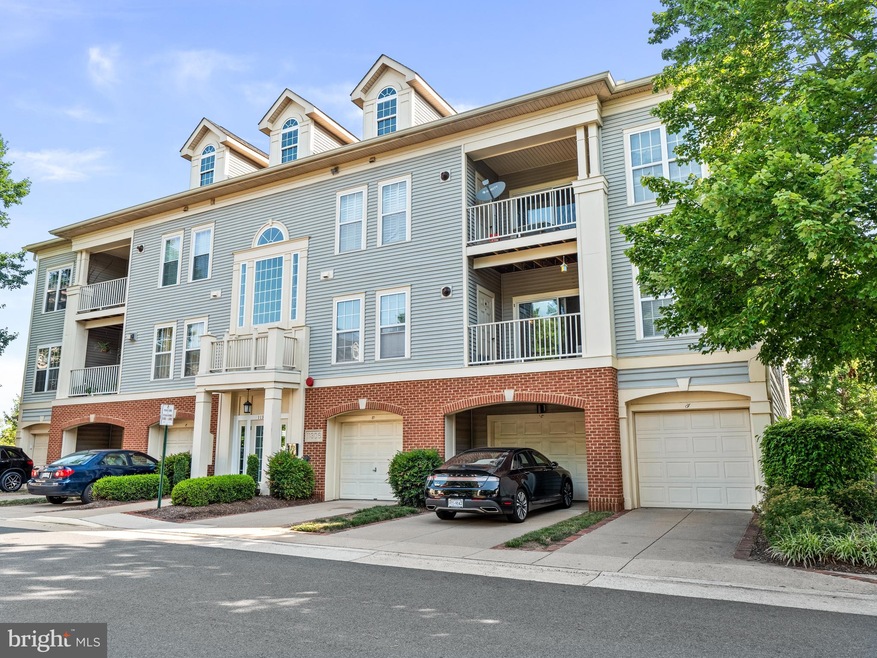 11306 Westbrook Mill Ln unit 303, Fairfax, VA 22030 - photo 1