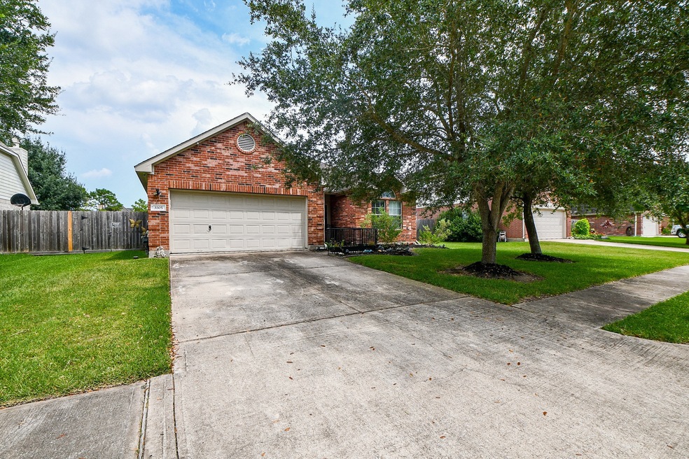 3305 Norma Ln, Pearland, TX 77584 - photo 1