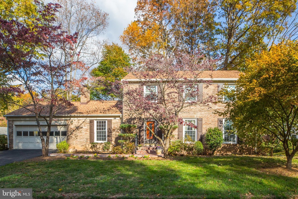 9213 Burnetta Dr, Annandale, VA 22003 - photo 1