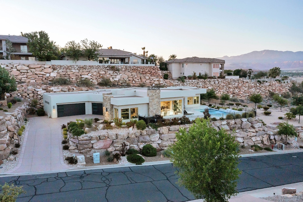 Exterior & Driveway