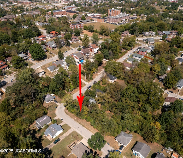 927 Harding St, Jefferson City, MO 65101 - photo 1