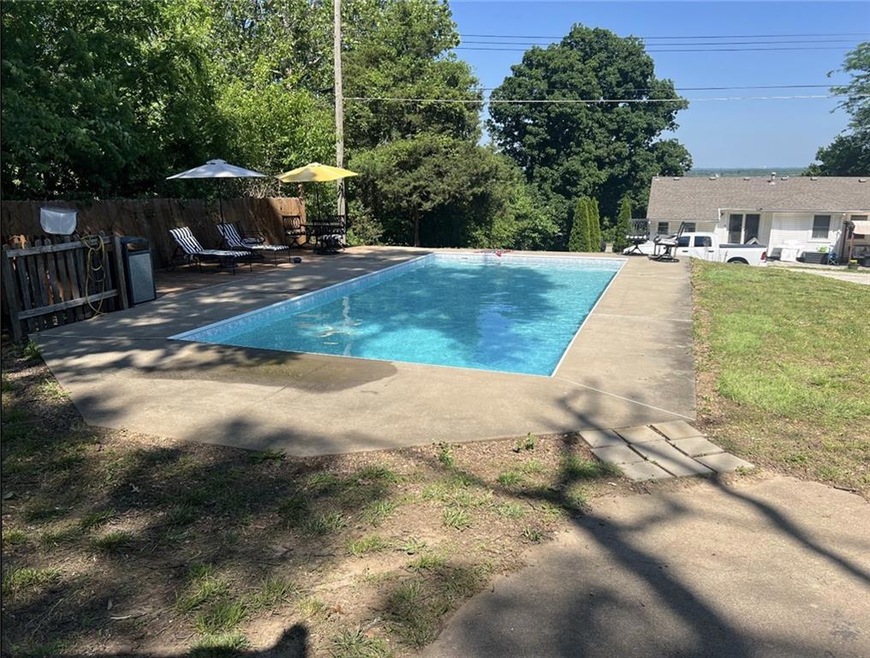 2908 S Broadway, Oak Grove, MO 64075 - photo 1