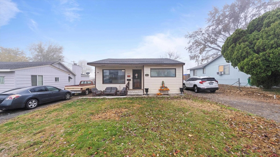 2021 W 4th Ave, Kennewick, WA 99336 - photo 1