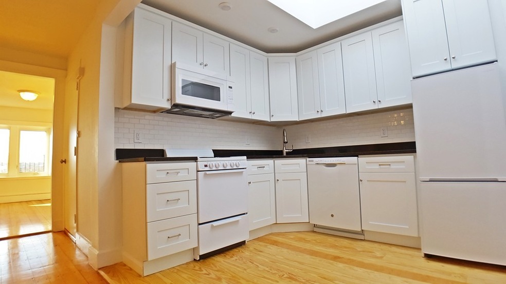 338 Tappan St unit 3, Brookline, MA 02445 - photo 1