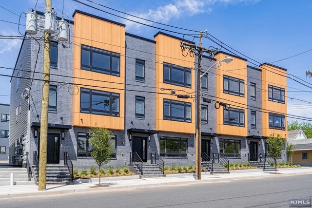 709 S 16th St unit 3, Newark, NJ 07103 - photo 1