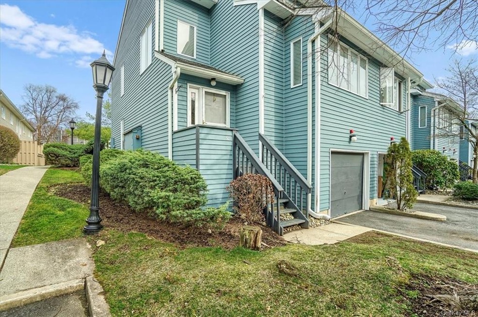 58 Village Green unit J6, Bardonia, NY 10954 - photo 1