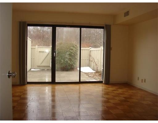 906 Windsor Dr unit 906, Framingham, MA 01701 - photo 1