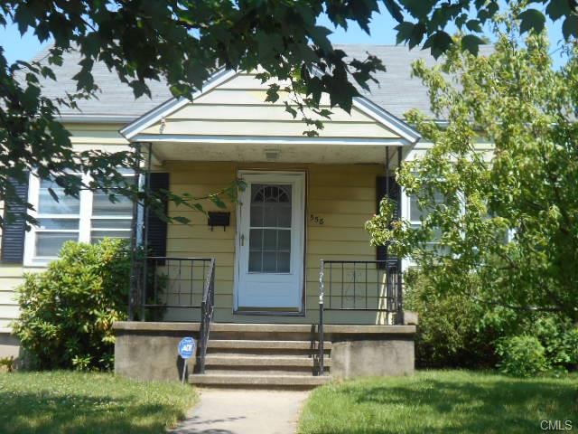 558 Clark St, Bridgeport, CT 06606 - photo 1