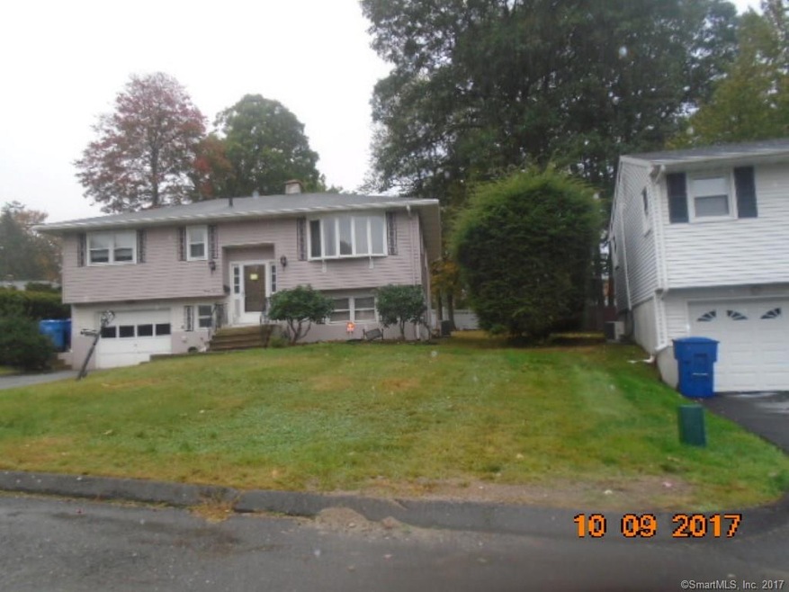 24 Coach Dr, Waterbury, CT 06708 - photo 1