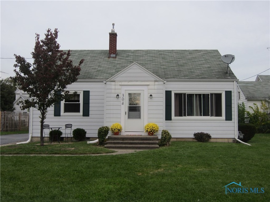 304 Erie St, Woodville, OH 43469 - photo 1