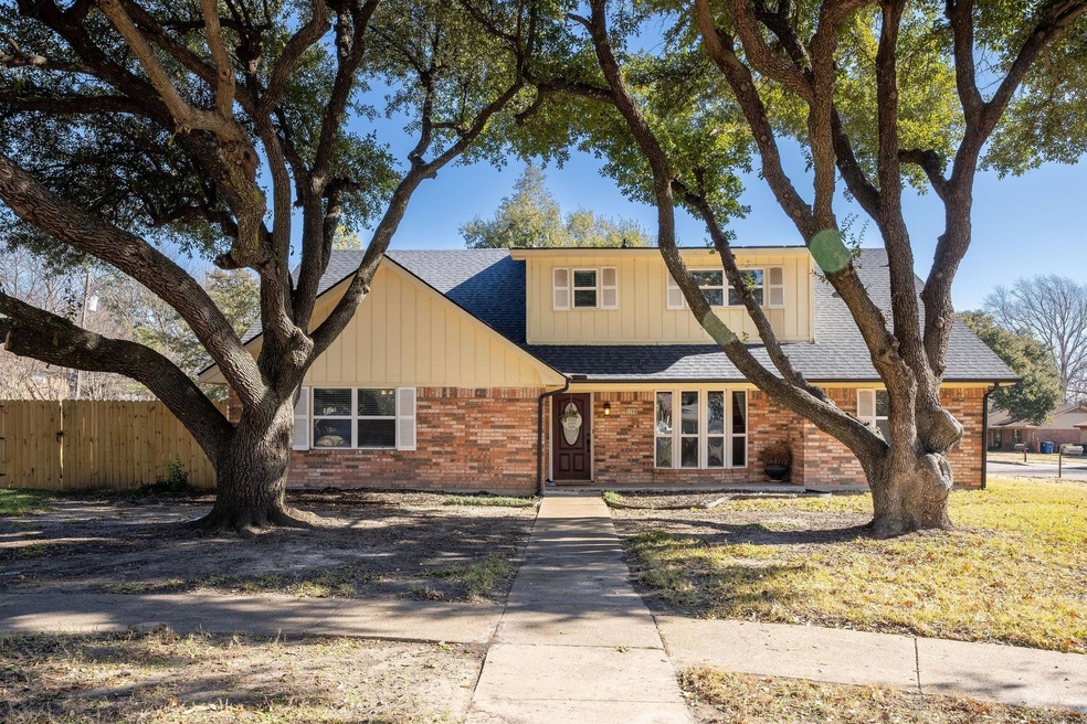 1704 Lexington Cir, Ennis, TX 75119 - photo 1