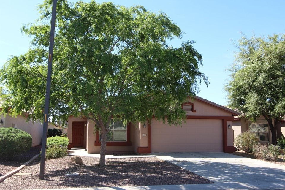 3455 E Bellerive Pl