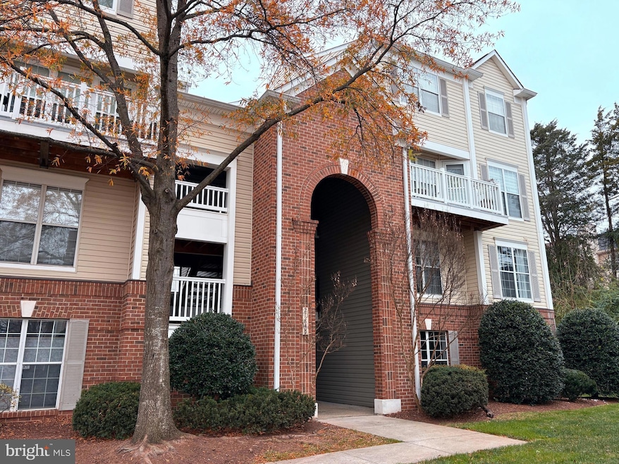 21845 Baldwin Square unit 101, Sterling, VA 20164 - photo 1